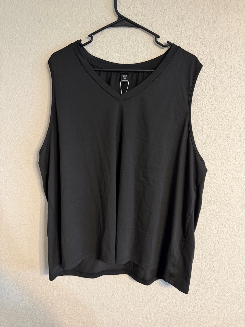 SHEIN Black V-Neck Sleeveless Tank Top